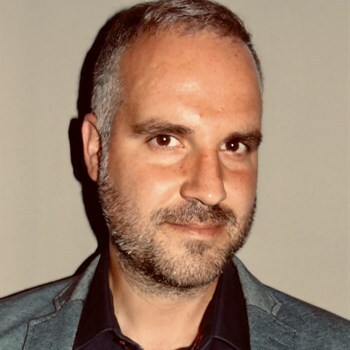 Photographic portrait of Oliver Escobar